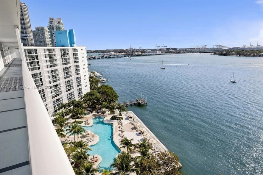 Foto principal - 910 West Ave