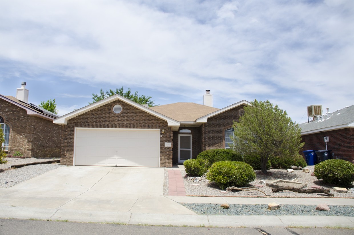 Primary Photo - 10505 Hackamore Place Southwest