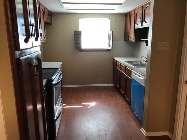 Building Photo - 8150 Barrogate Dr