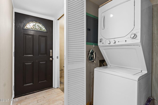 Building Photo - 6901 N Lagoon Dr