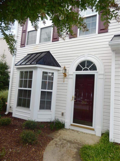 Vista frontal de la casa adosada 2 - 268 Hadley Commons Dr