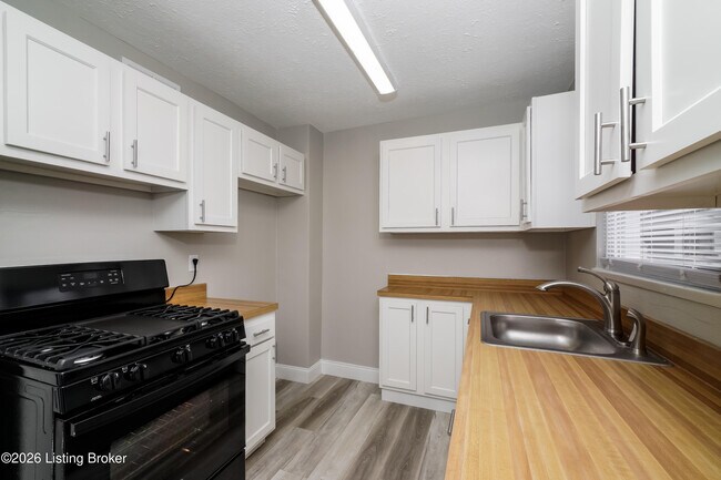 Foto del edificio - 9613 El Prado St