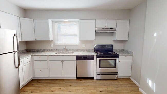 Building Photo - 1301 Cynthia St