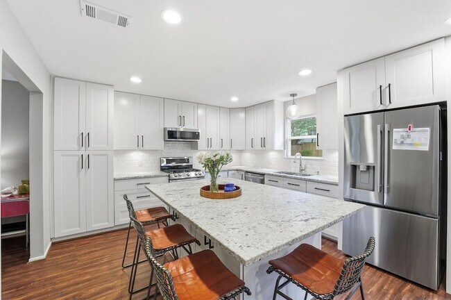 Foto del edificio - 2234 Willow Point Dr