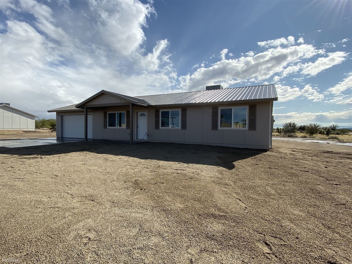 Foto principal - 3 br, 2 bath House - 24899 East Chaplain Lane