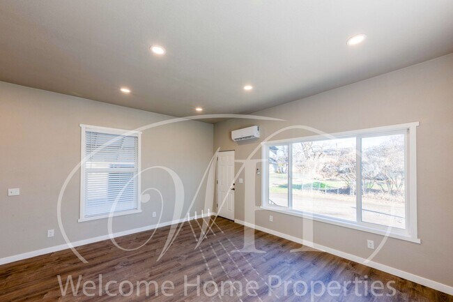 Foto del edificio - Newly Remodeled 1 Bedroom with an Office