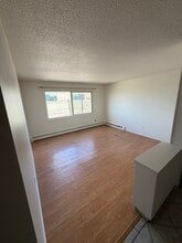 Building Photo - 9725-9130 130 Ave NW