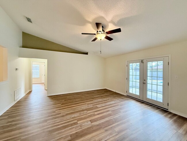 Foto del edificio - Beautiful 3-Bedroom Pool Home - Close To NAS