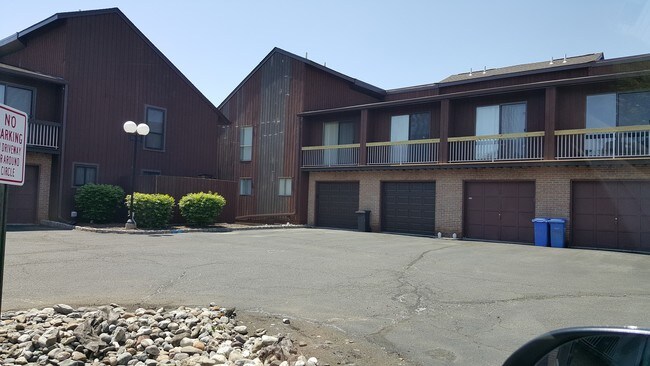 Foto del edificio - 4014 Bloomingdale Dr