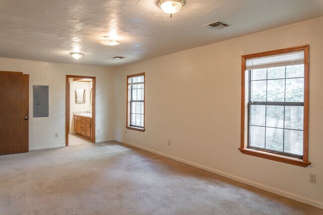 Building Photo - 5806 Bombadil Ct