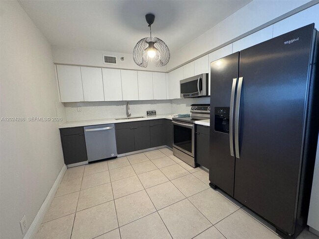 Building Photo - 3530 Mystic Pointe Dr