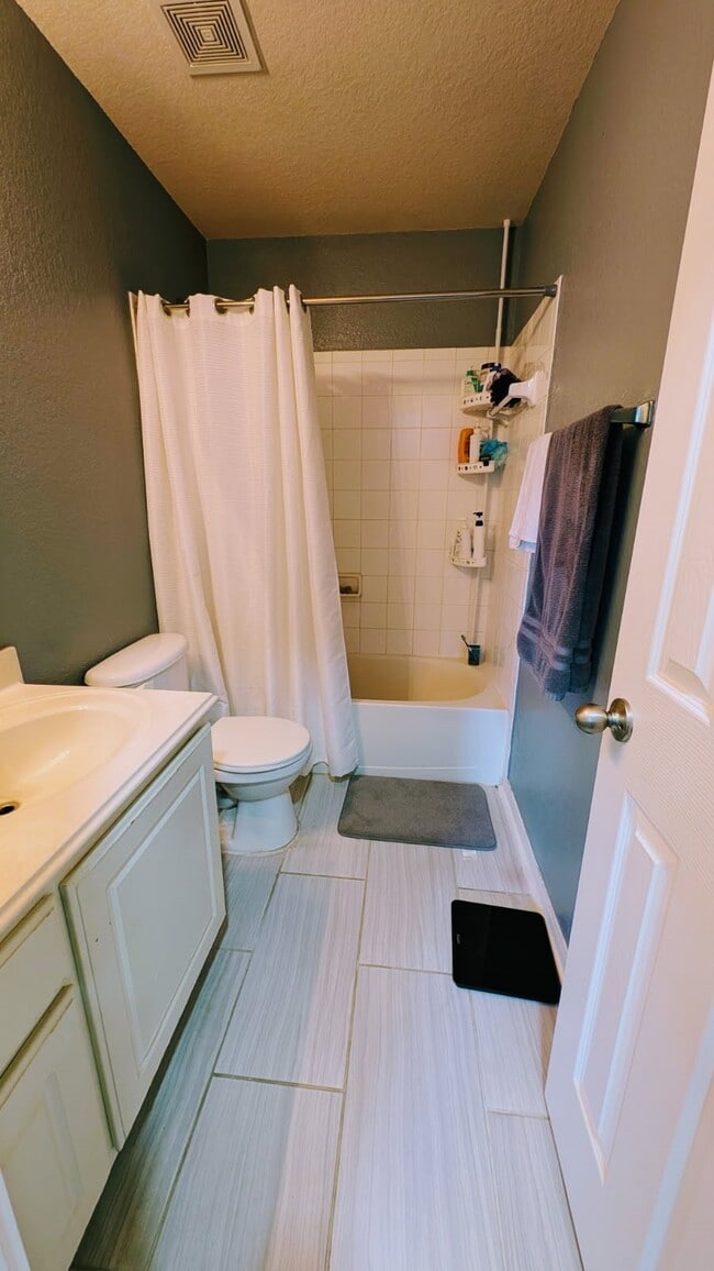 Building Photo - 5714 Turner Oaks