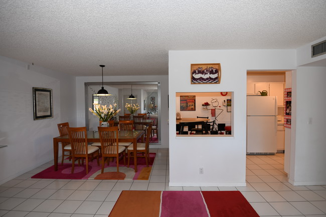 Spacious open concept living and dining area. - 1455 SW Silver Pine Way