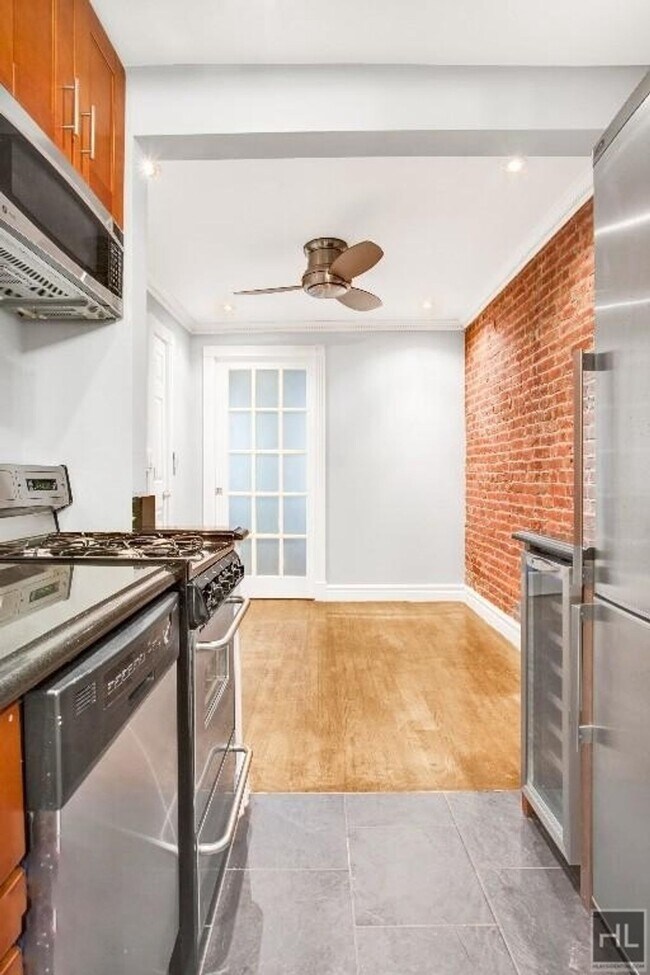 Building Photo - W 53RD ST.