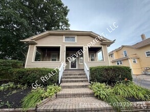 Building Photo - 454 Moseley St