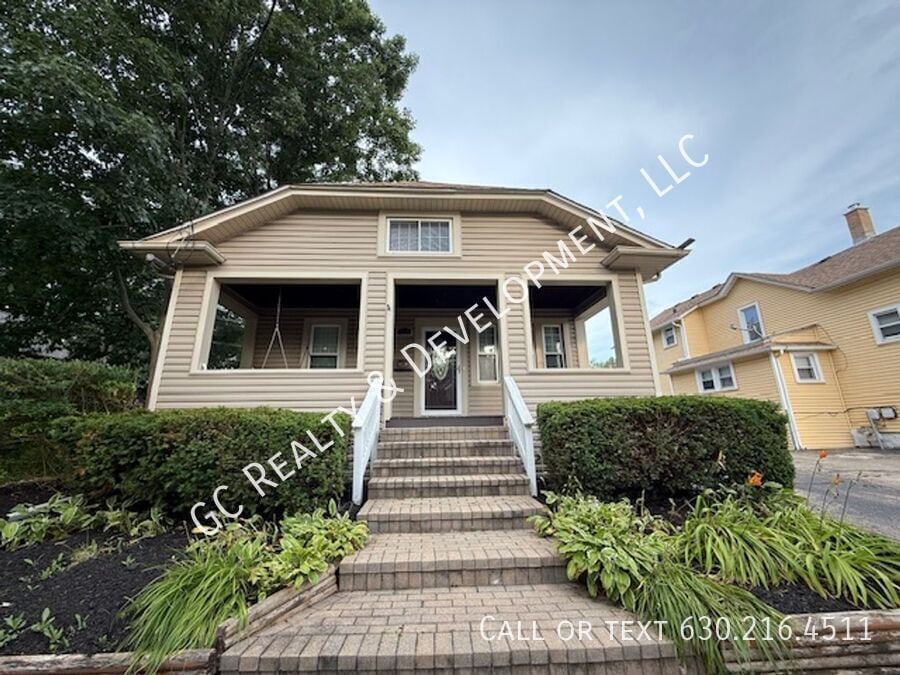 Primary Photo - 454 Moseley St