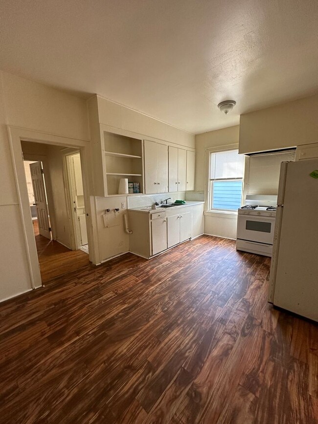 Building Photo - Charming 1-Bedroom Duplex in Historic High...