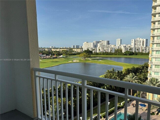 Foto del edificio - 1745 E Hallandale Beach Blvd