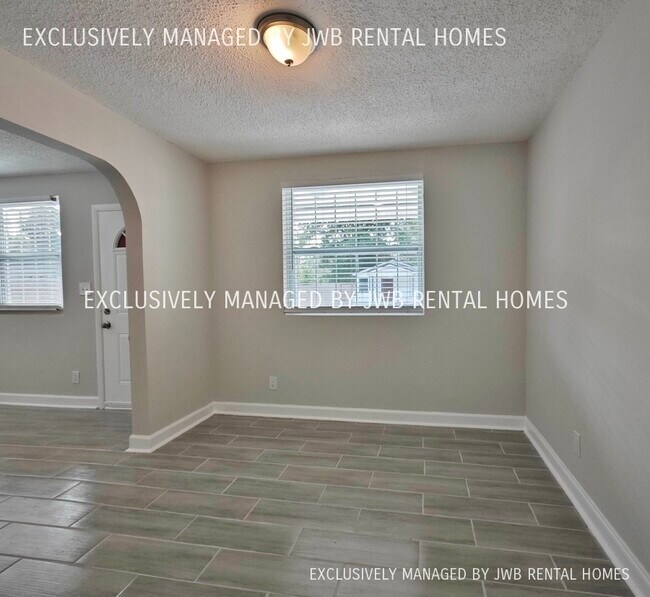 Building Photo - 1401 W 30th St