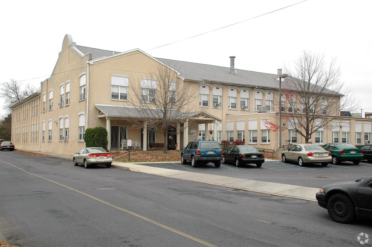 Primary Photo - Newport Avenue Apartments