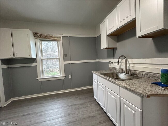 Foto del edificio - 3448 E 69th St