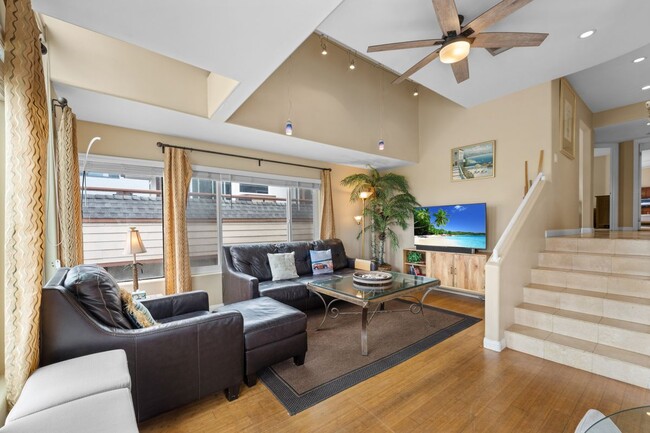 Building Photo - 735 San Fernando Pl