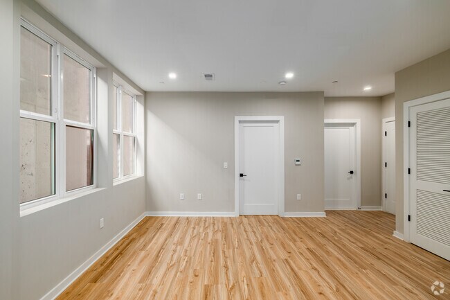 2 habitaciones, 2 baños - 990 pies cuadrados - Sala de estar - 1358 Florida Ave NE