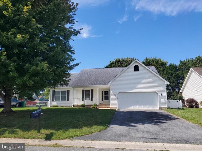 Foto del edificio - 620 Quaker Hill Rd