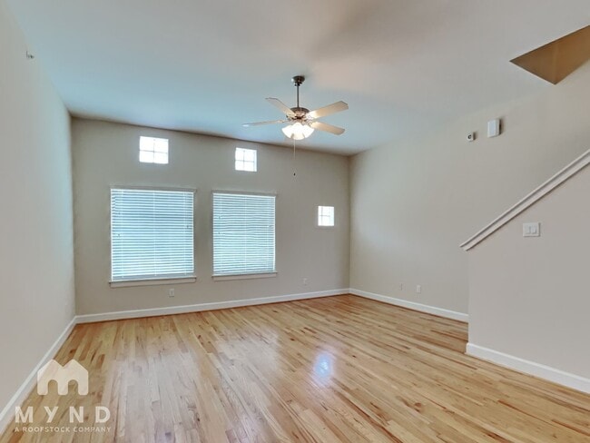 Foto del edificio - 8705 Bryam St