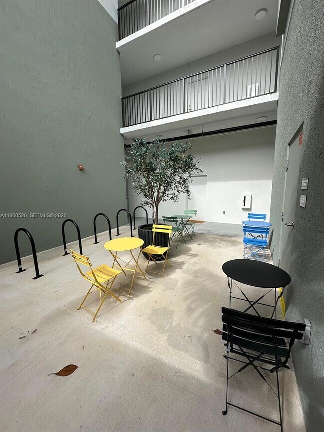 Foto del edificio - 3422 NW 5th Ave