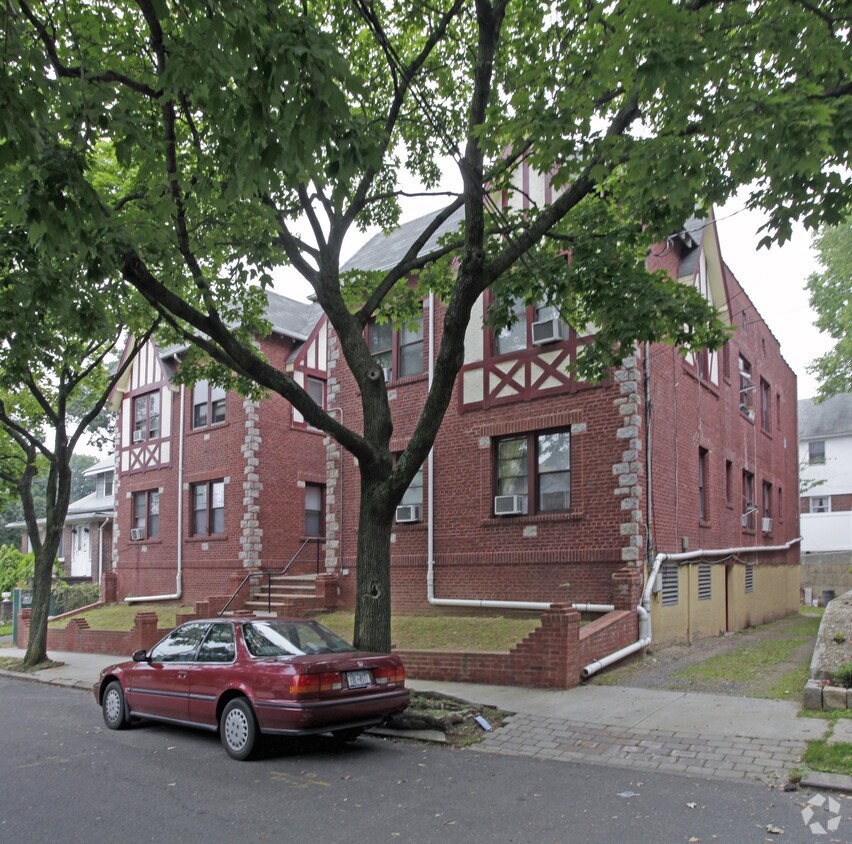 Building Photo - 375 Sharon Ave