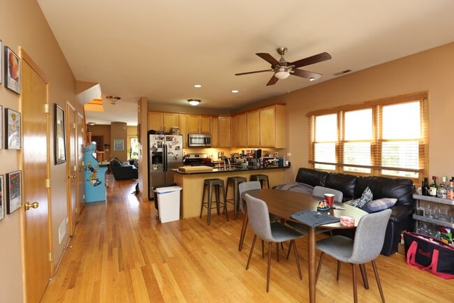 Building Photo - 724 N Willard Ct