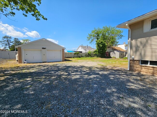 Building Photo - 114 Beachwood Blvd