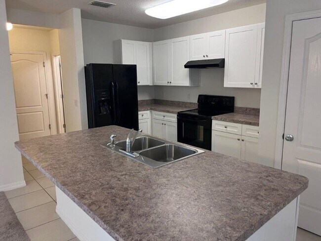 Foto del edificio - 4812 Riverwalk Dr