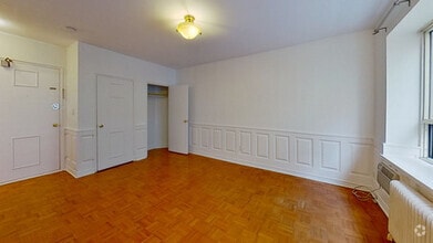 Building Photo - 710 Spadina Ave.
