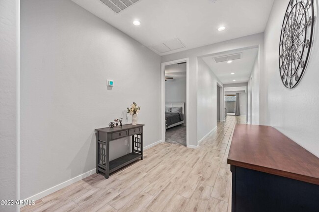 Foto del edificio - 17871 W Straight Arrow Ln