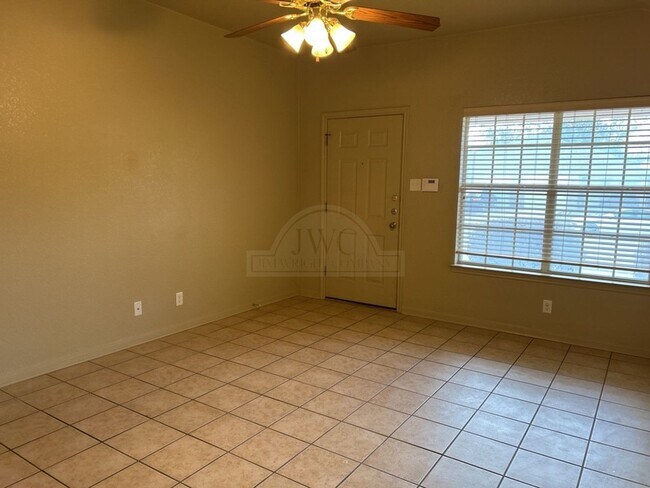 Foto del edificio - 1305 Chips Dr