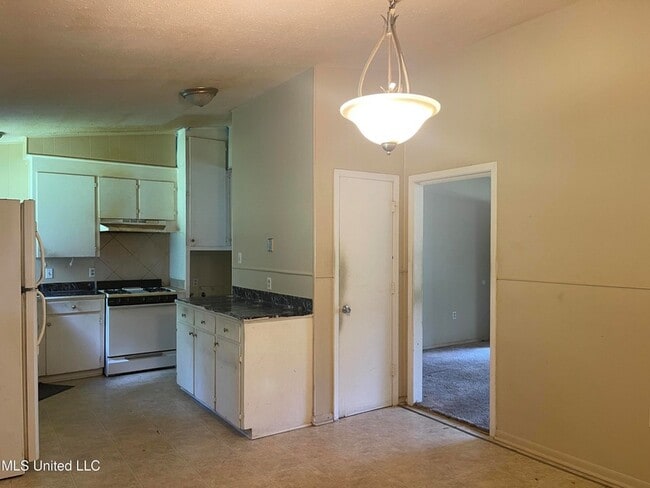 Photo - 1090 Branch St House