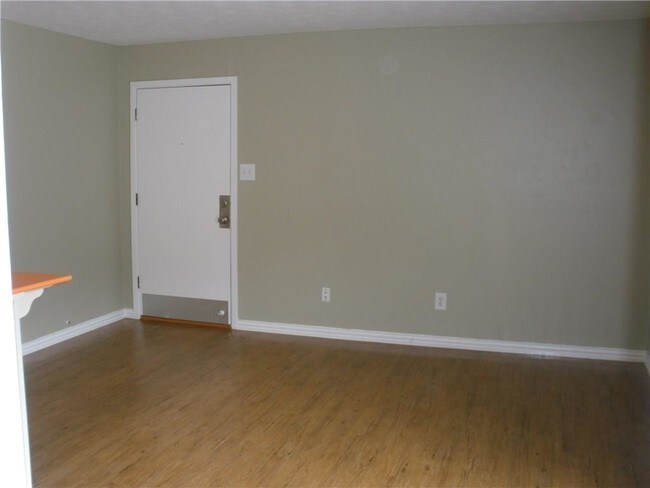 Foto del edificio - 5010 Bowser Ave