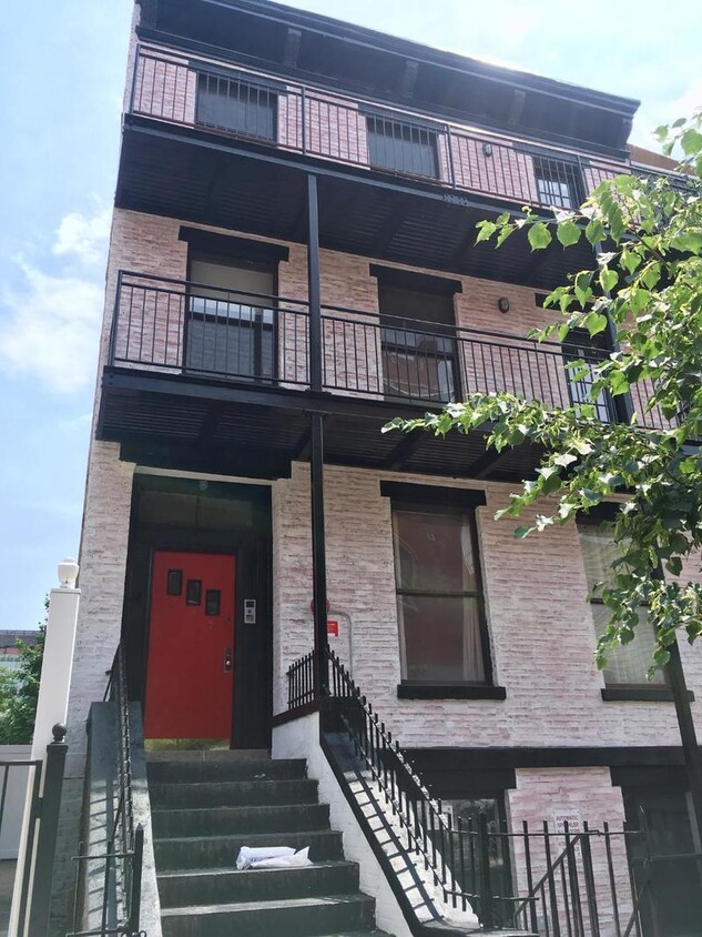 Primary Photo - 714 Leonard St