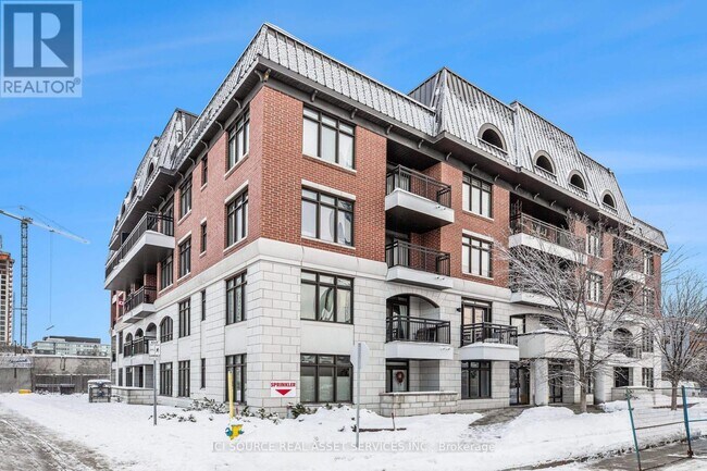 Photo du bâtiment - 323-323 Winona Ave