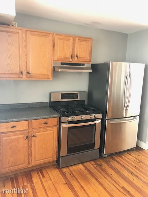 Foto del edificio - 4 br, 2 bath House - 96 Emerson St