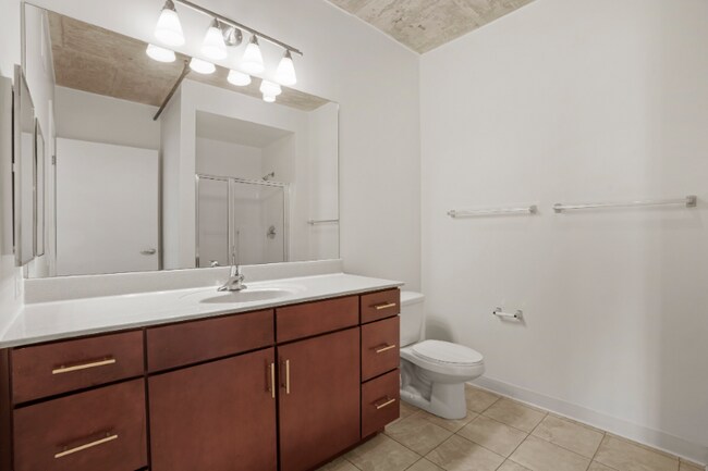 Building Photo - 900 W 9th St