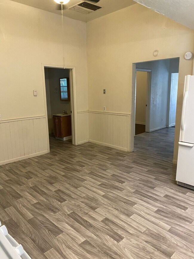 Building Photo - Newly remodeled
