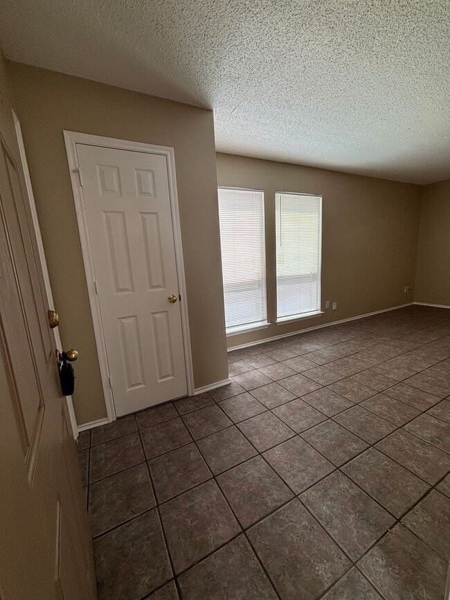 Building Photo - 7533 Kings Tr