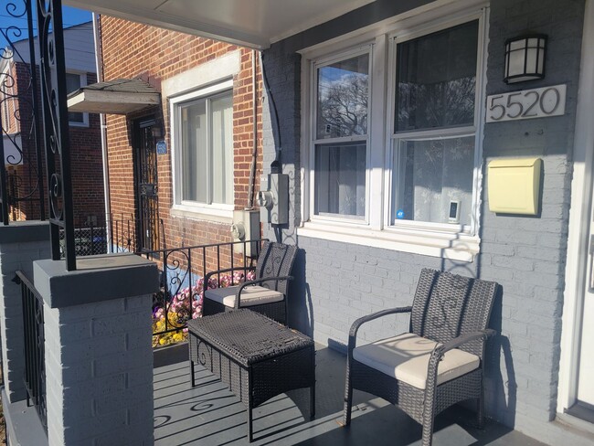 Building Photo - Beautiful 2 BR/2 BA EOG Townhome in Marsha...