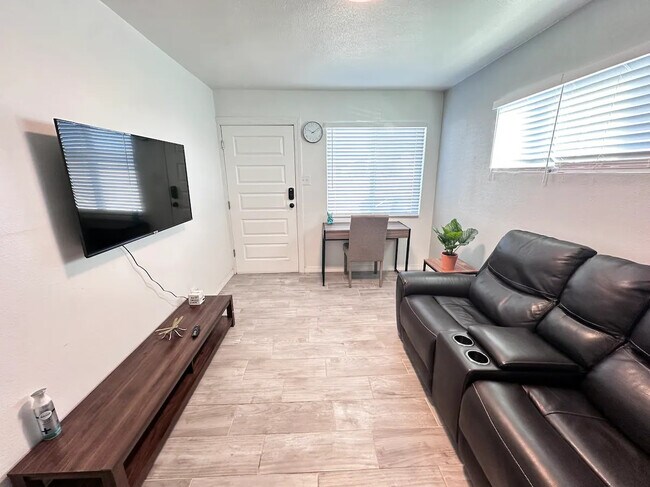 Sala de estar - 4021 Fillmore Ave