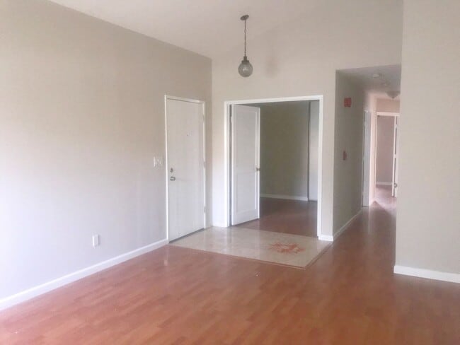Foto del edificio - Nicely upgraded single family home located...