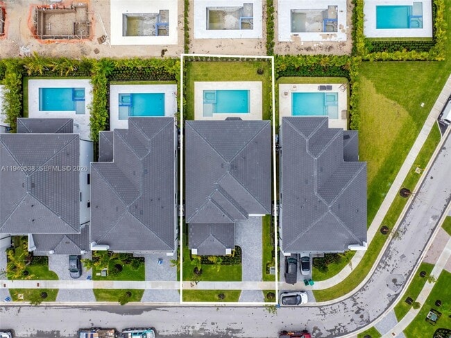 Building Photo - 19670 NE 14th Ct