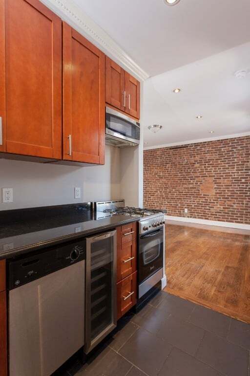 Building Photo - 338 E 100th St